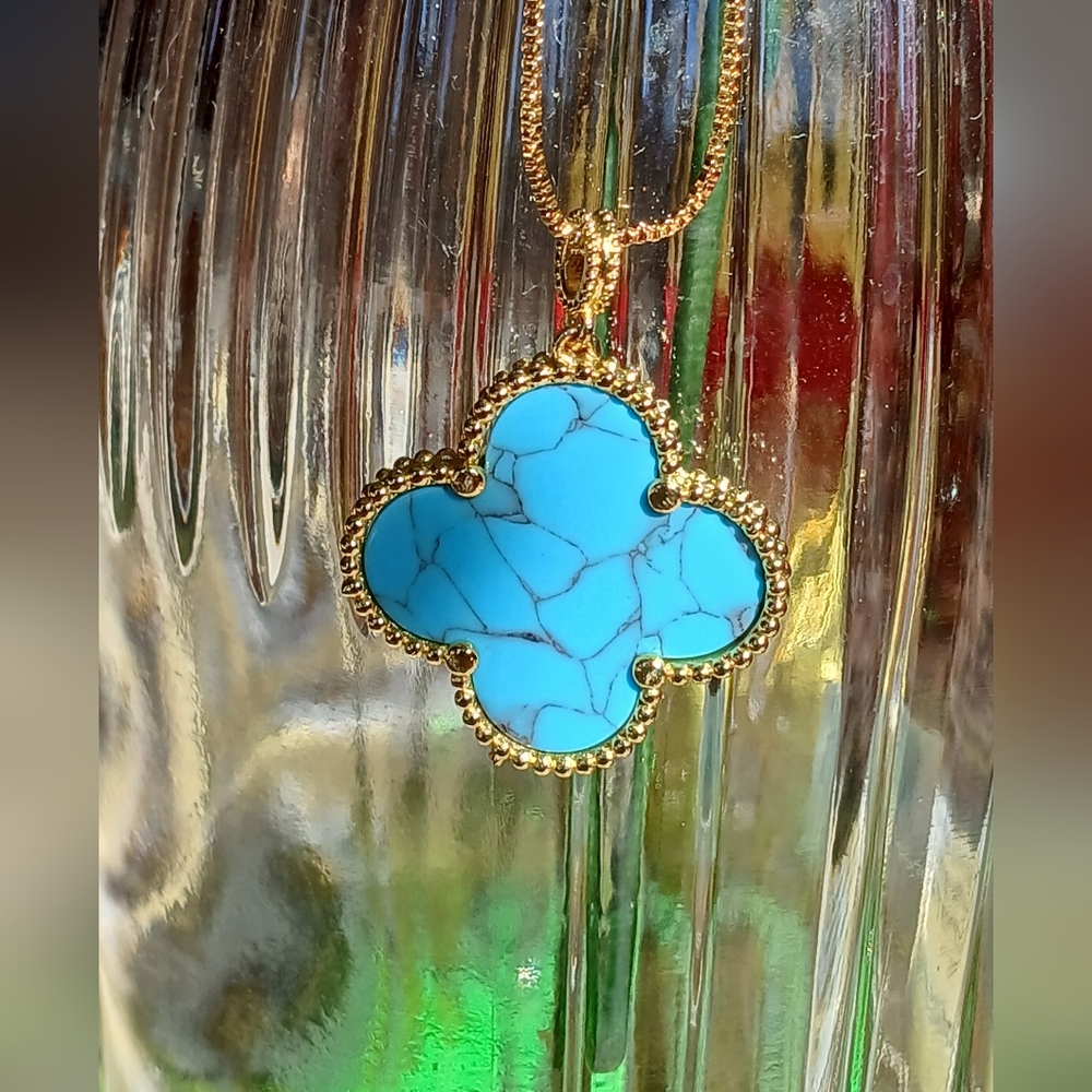Beautiful 18 K Gold Filled Quadrafoil Imitation Tourquoise Pendant Necklace - Picture 3 of 13
